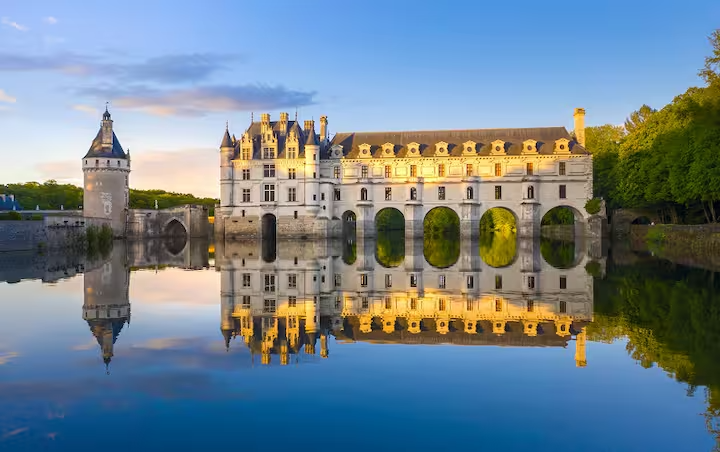 Château de Chenonceau enjambant le Cher