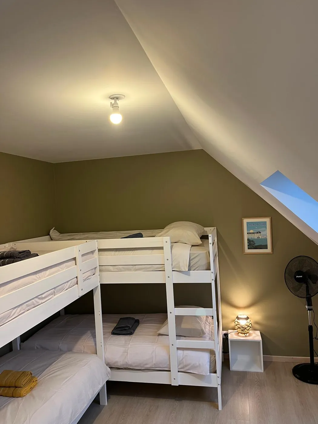 Chambre 4 — 2 lits superposés, literie haut de gamme
